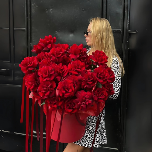 Red Reflexed Roses Hat Box Dubai Large by Bambi