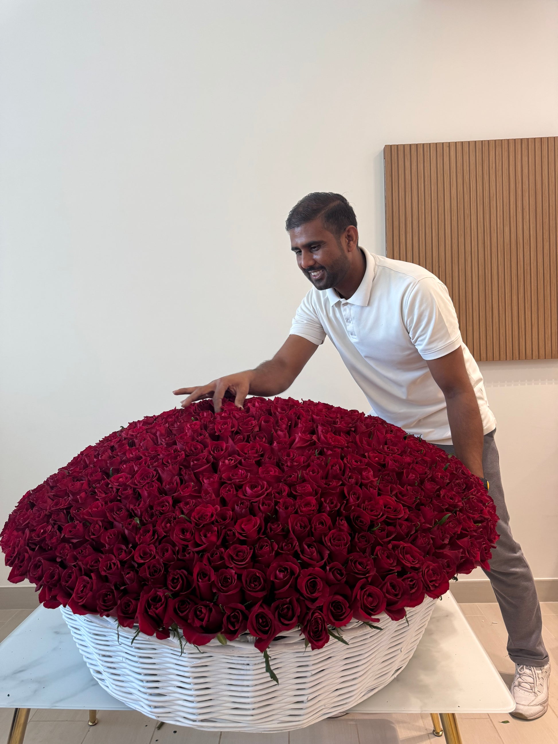 1001 Red Rose Basket – 1001 Stems in Basket | Bambi