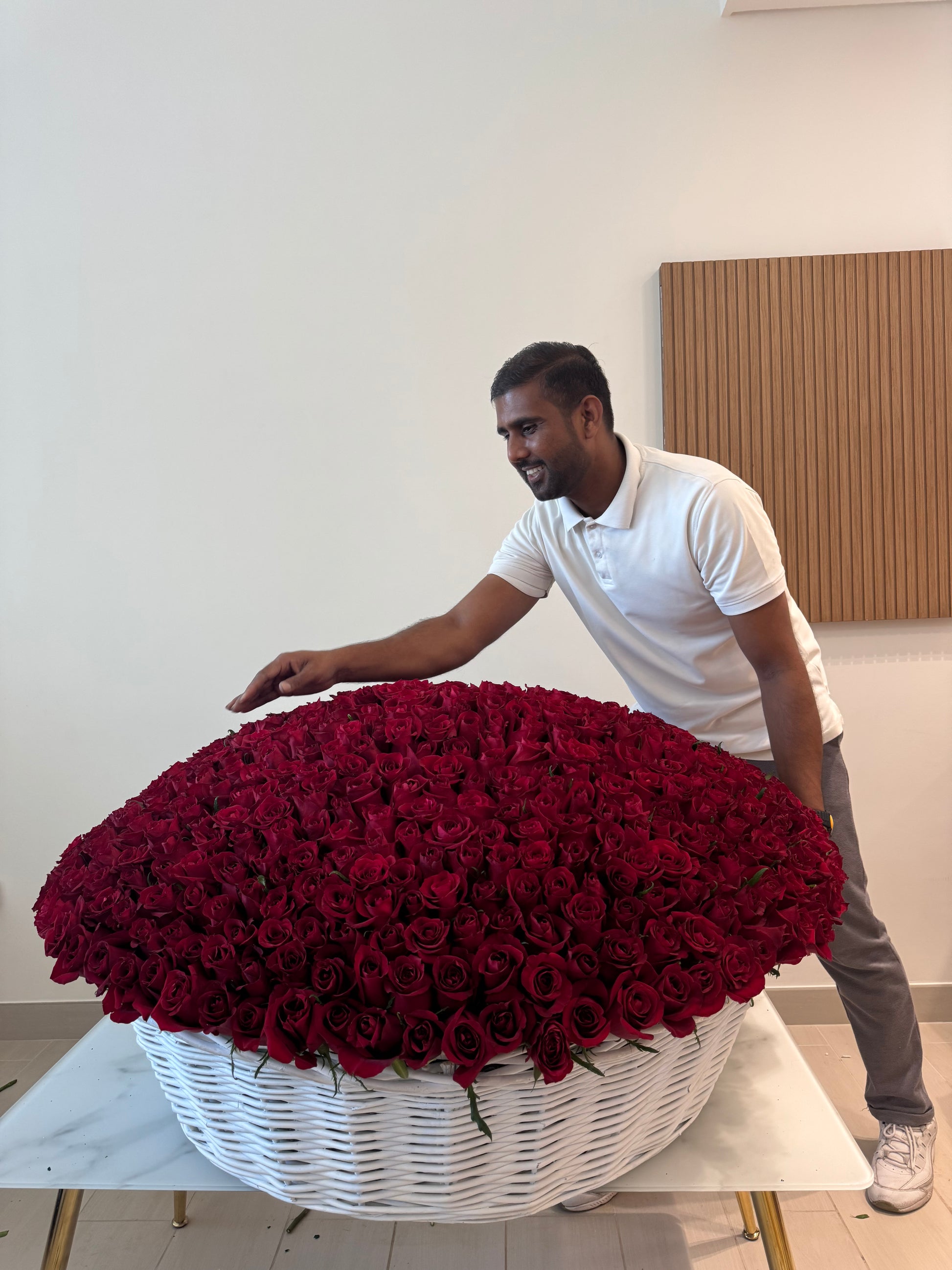 1001 Red Rose Basket – 1001 Stems in Basket | Bambi