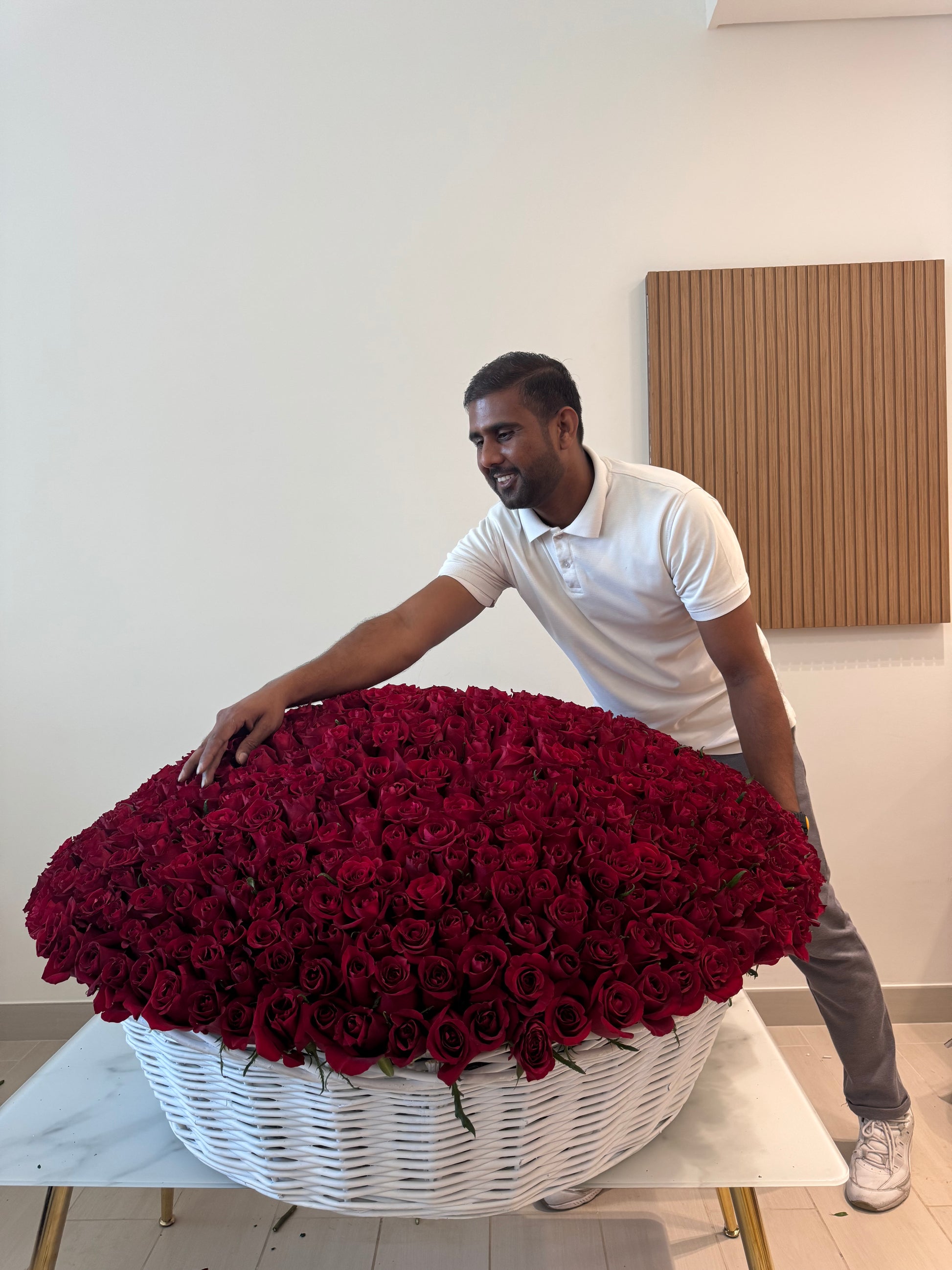 1001 Red Rose Basket – 1001 Stems in Basket | Bambi