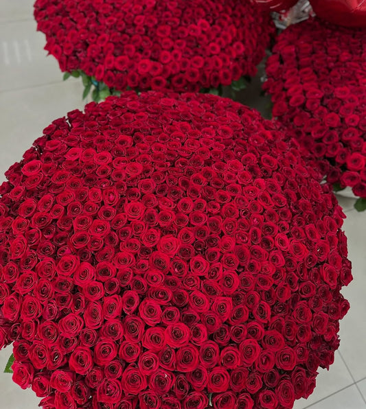 1001 Premium Red Roses Basket