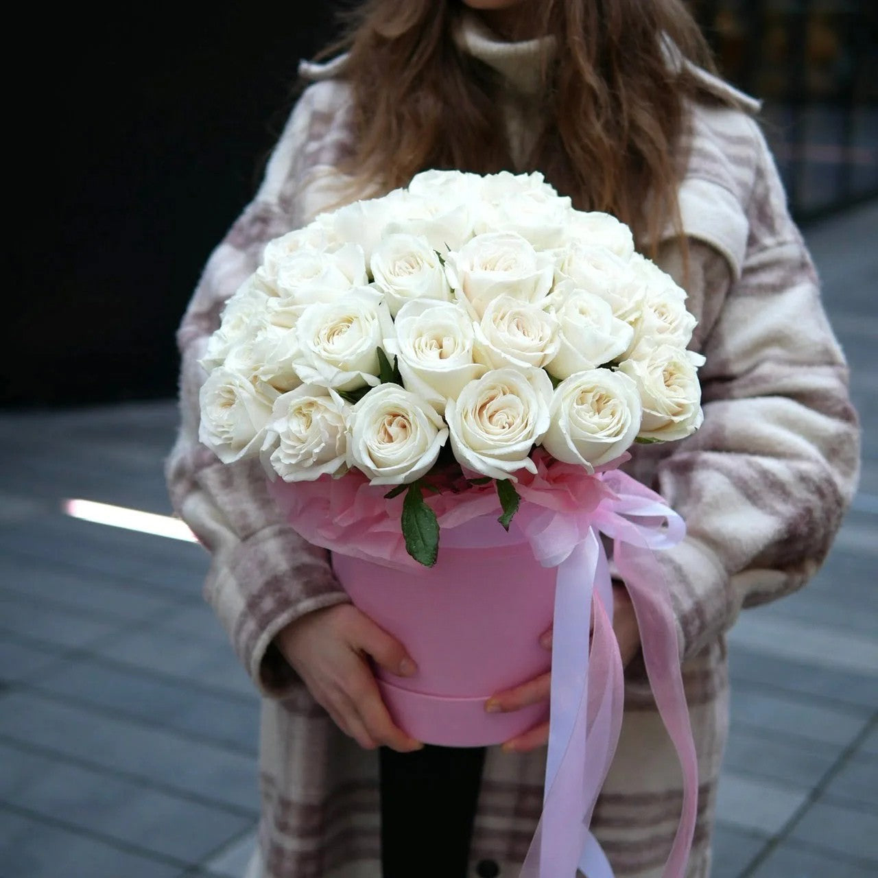 Cerise - Box Luxury White Roses - Bambi