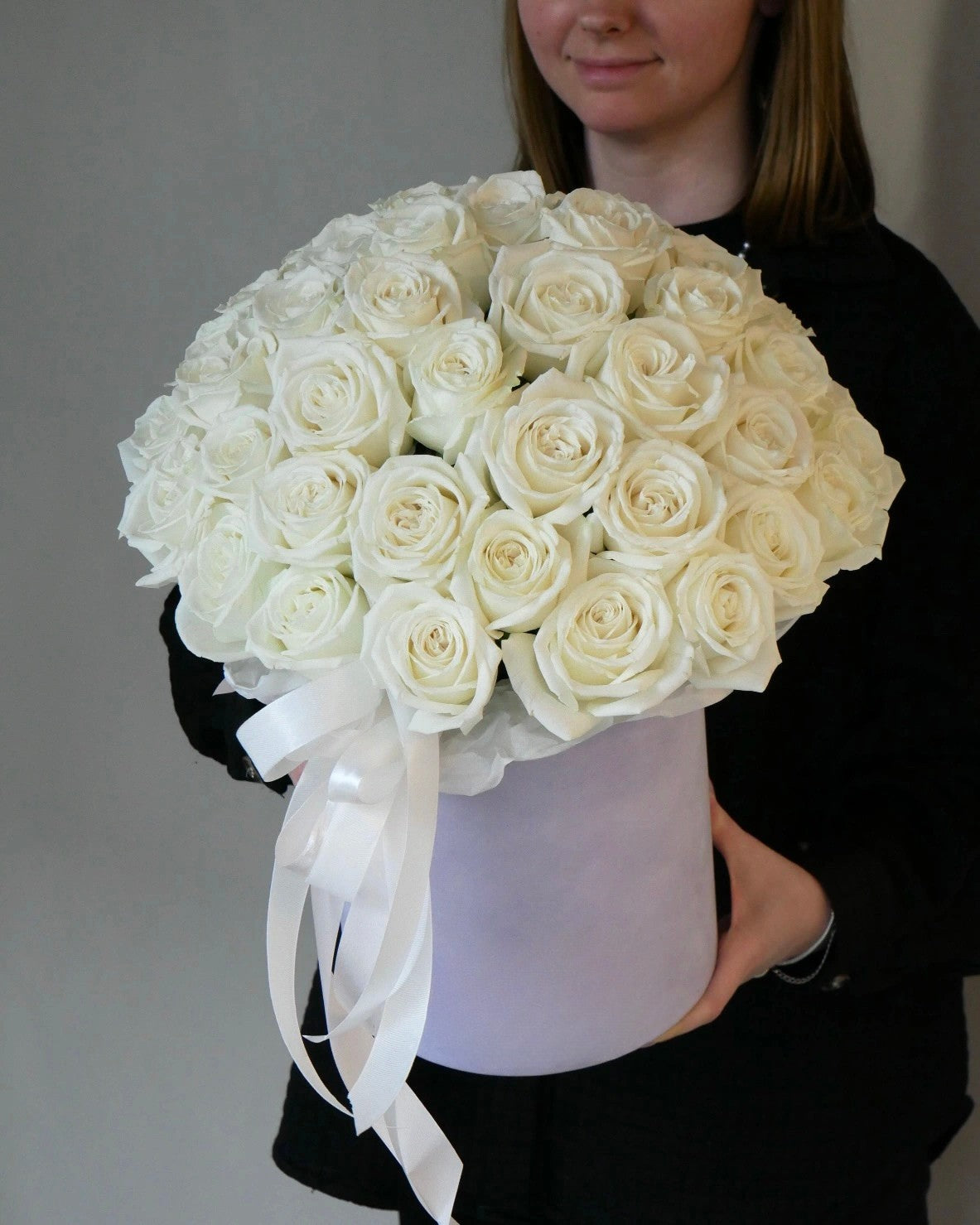 Cerise - Box Luxury White Roses - Bambi