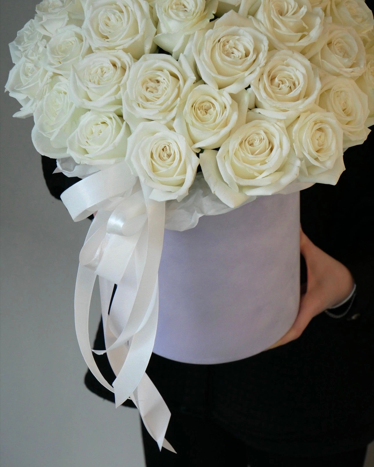 Cerise - Box Luxury White Roses - Bambi