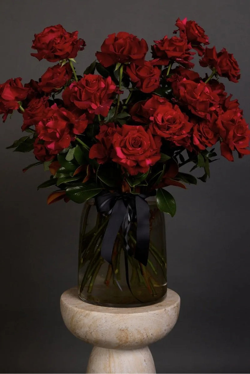 Red Reflexed Roses Glass Vase Arrangement Dubai | Luxury Fresh Roses Display - Bambi