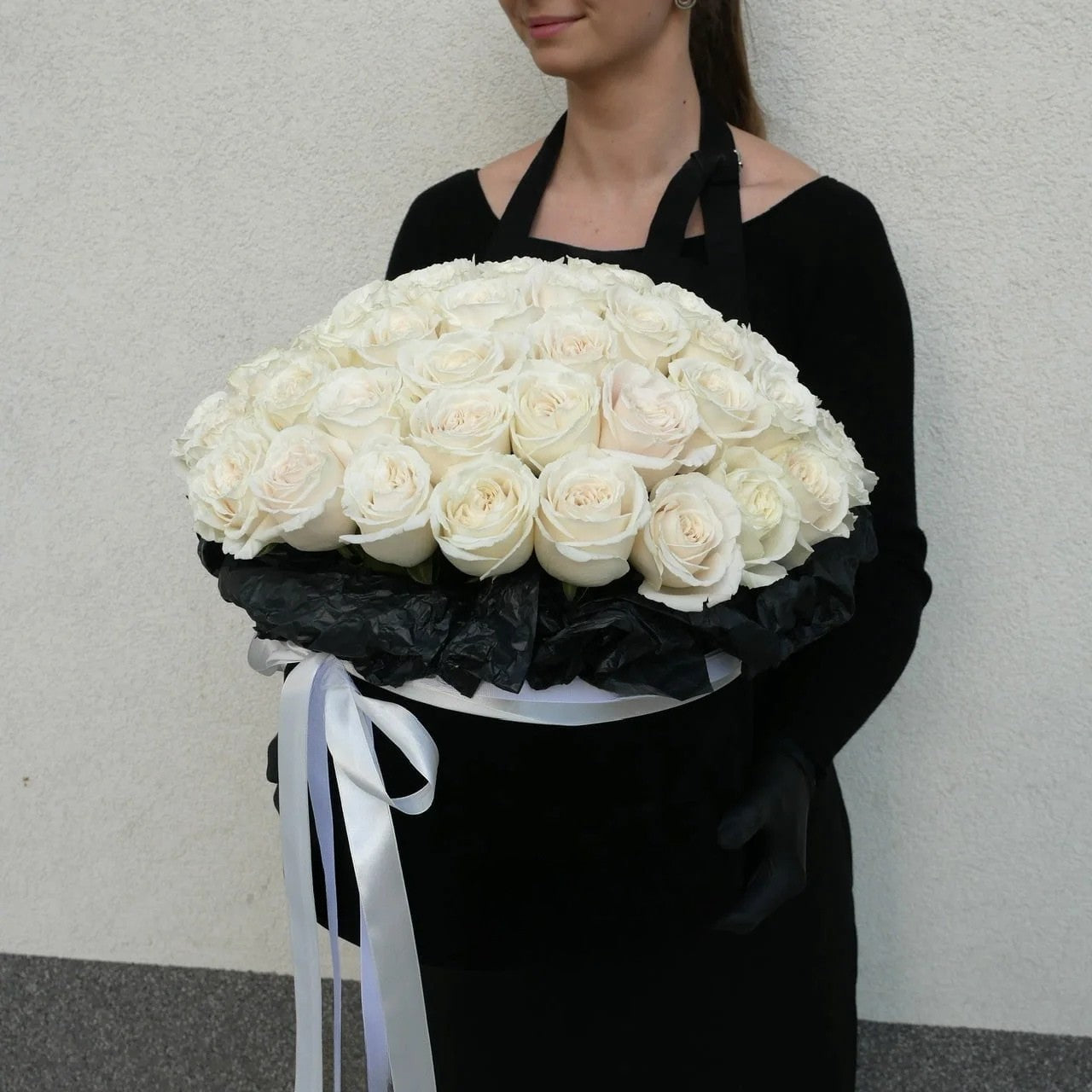 Yara- Box Luxury White Roses - Bambi