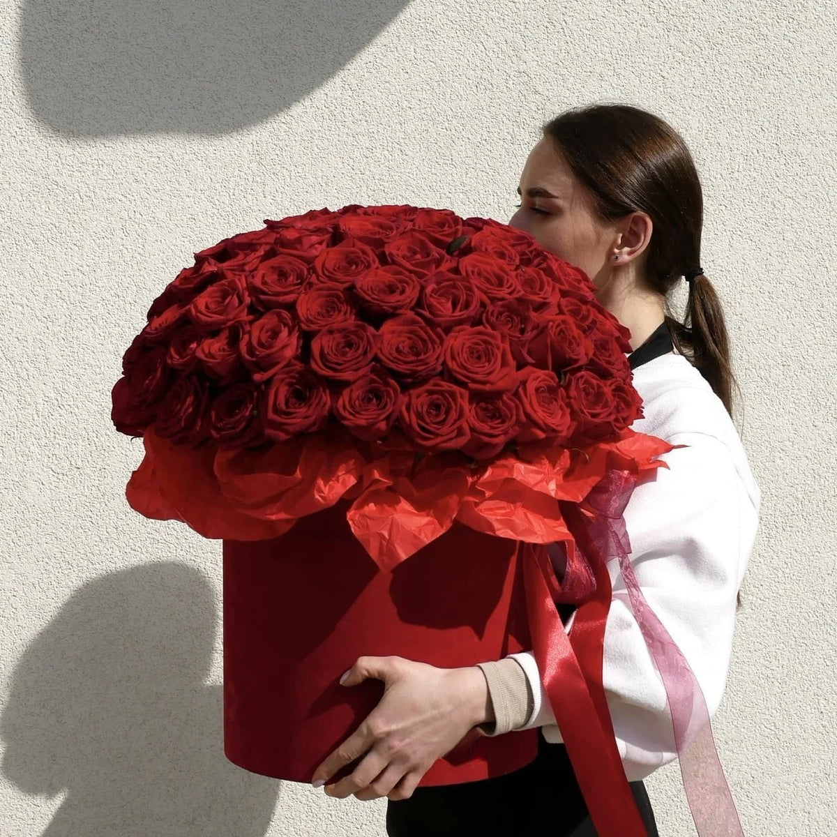 Red Roses Hat Box Dubai | Luxury Red Roses 101–301 Stems - Bambi