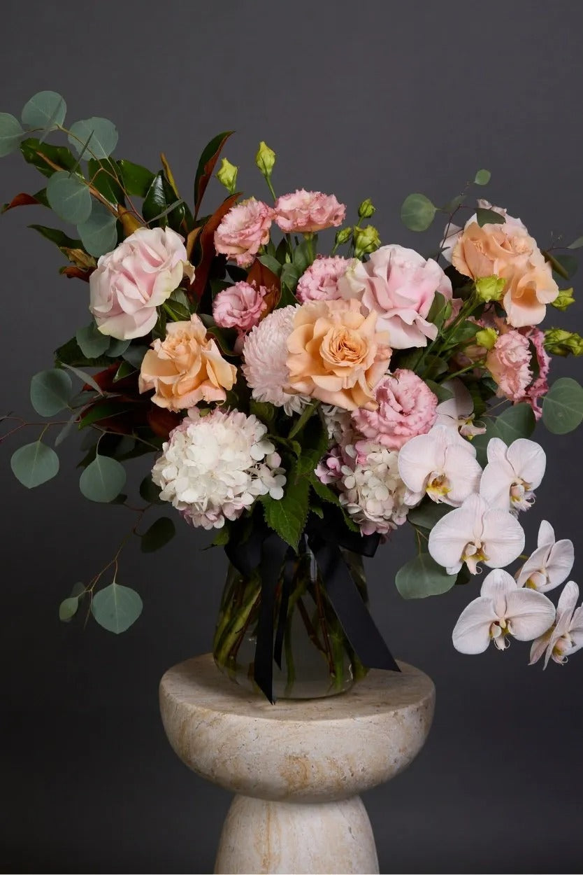 Peach & Pink Seasonal Vase Arrangement Dubai | Fresh Mixed Roses in Glass Vase - Bambi