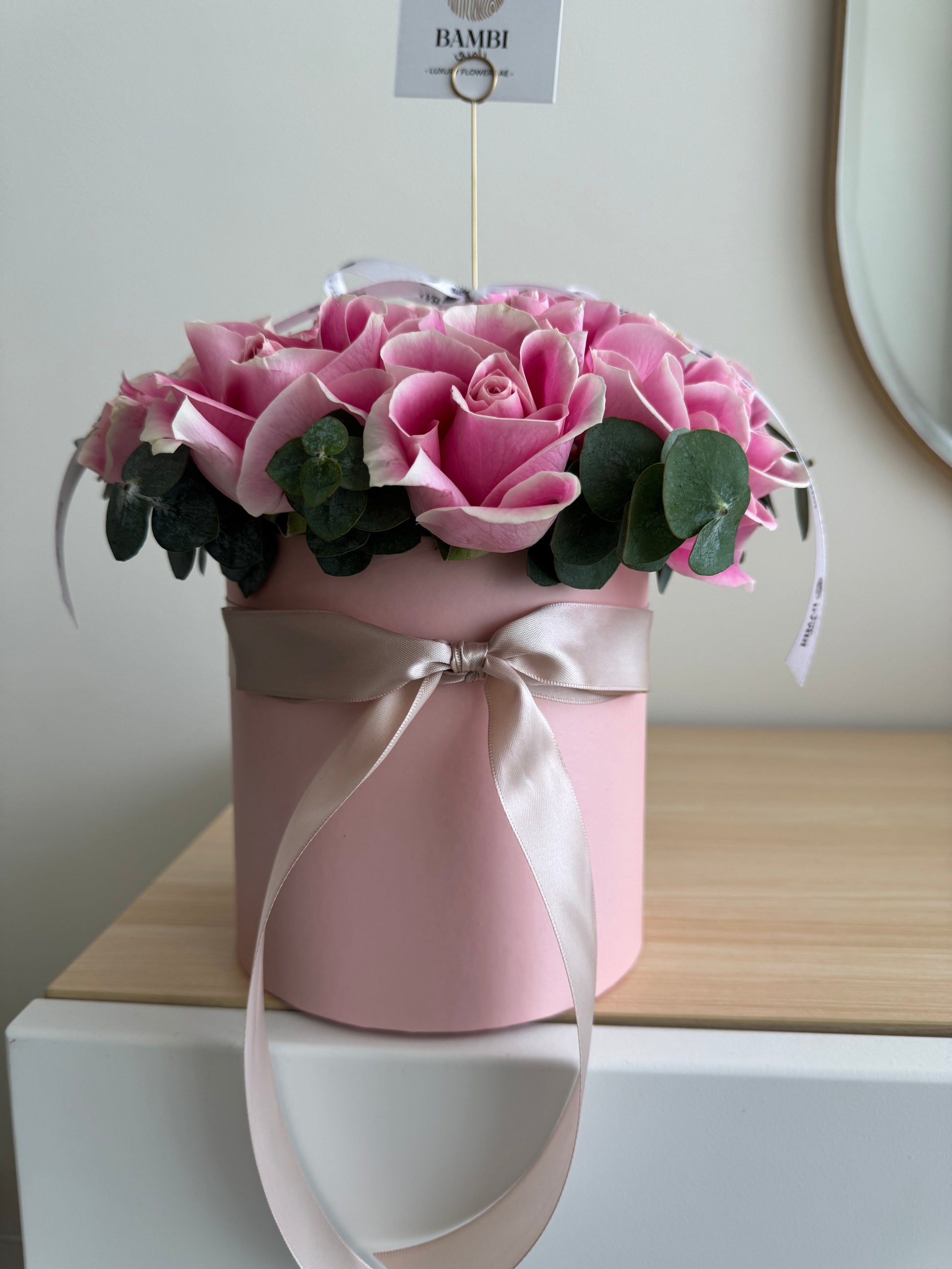 Étoile - 20 Pink Reflexed Roses in a Hat Box - Bambi