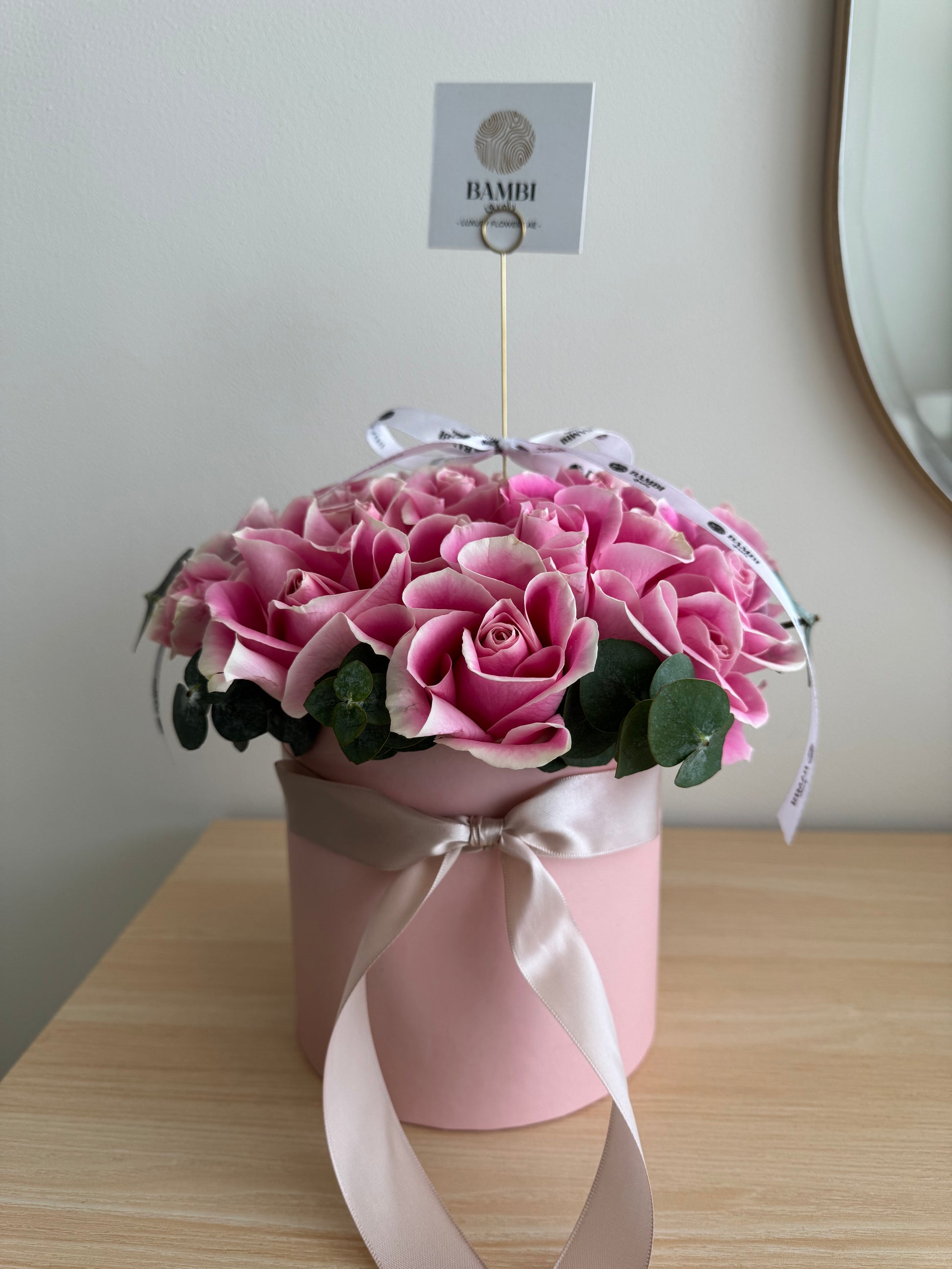 Étoile - 20 Pink Reflexed Roses in a Hat Box - Bambi