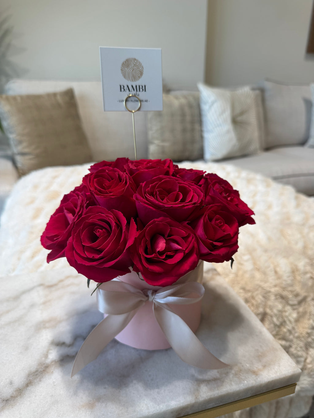 Lustre - 12 Hot Pink Roses in a Hat Box - Bambi