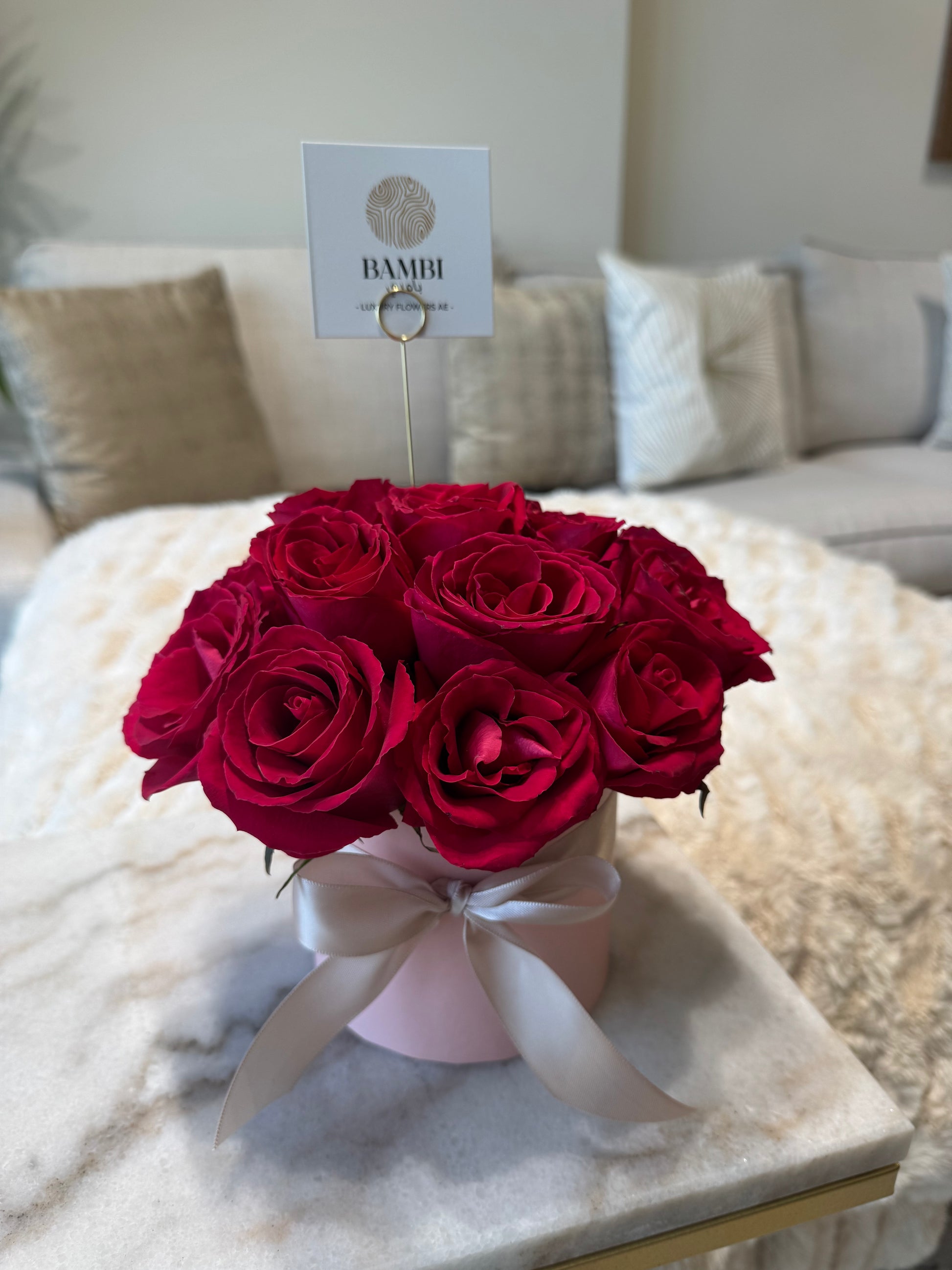 Lustre - 12 Hot Pink Roses in a Hat Box - Bambi