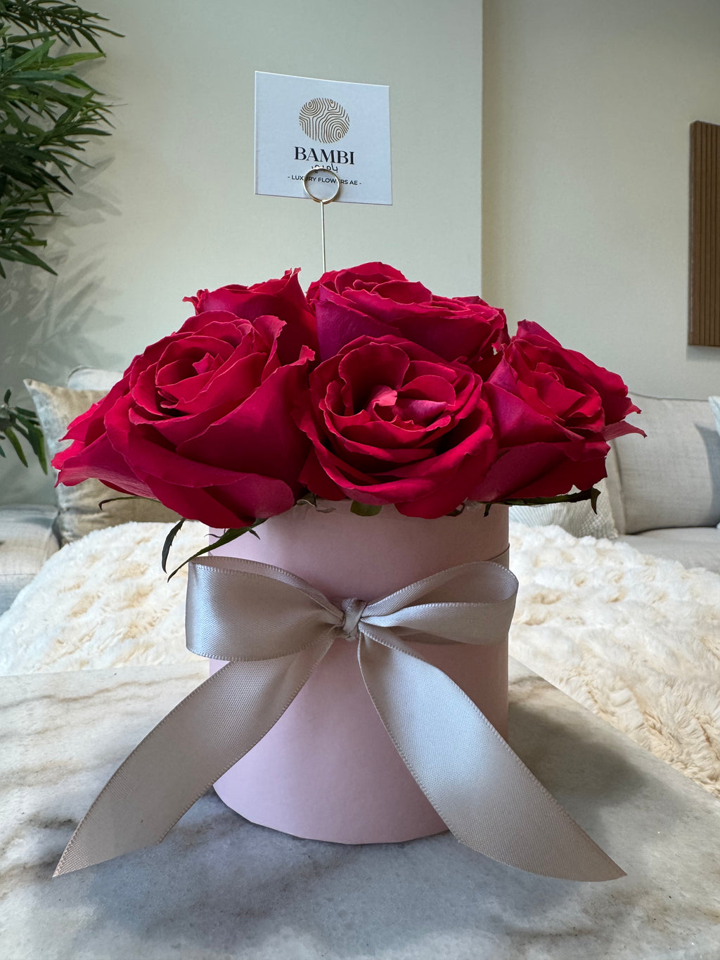 Lustre - 12 Hot Pink Roses in a Hat Box - Bambi