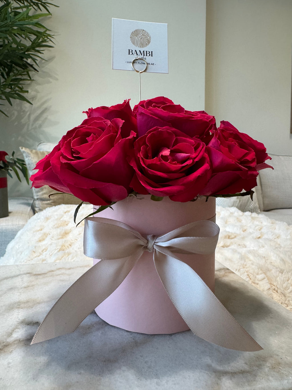 Lustre - 12 Hot Pink Roses in a Hat Box - Bambi