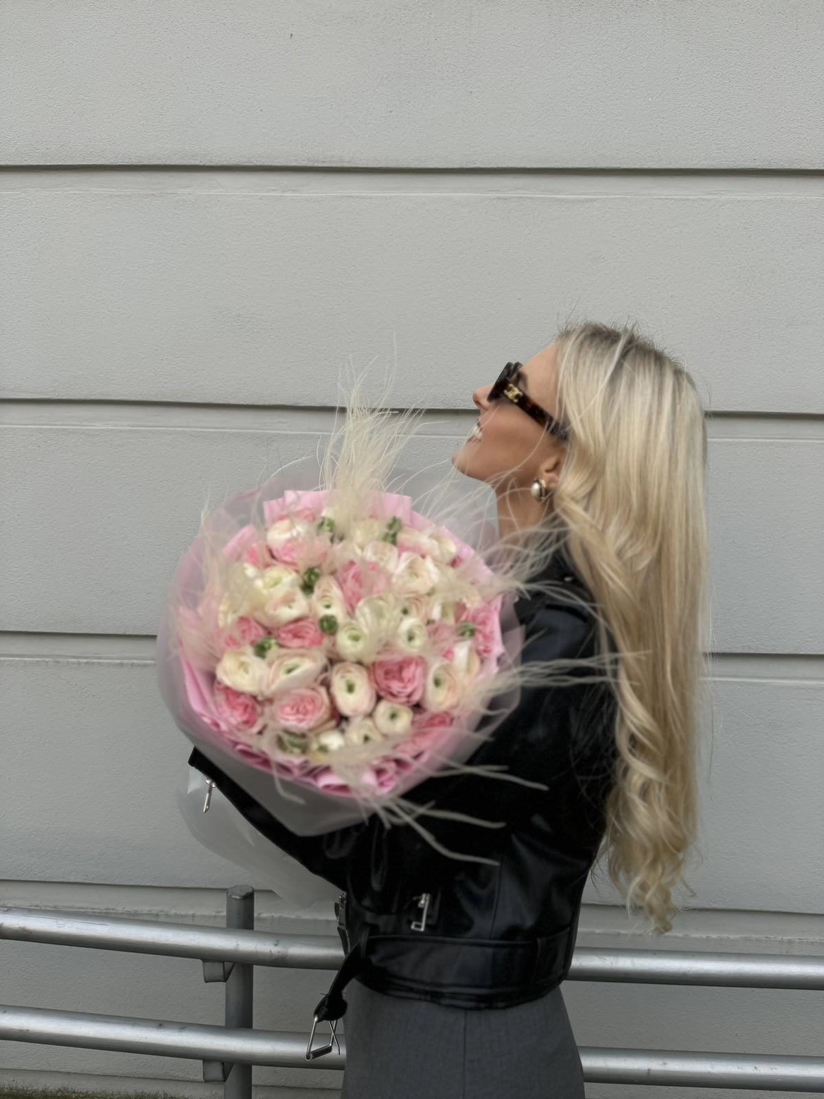 Ranunculus & Pink O’Hara Roses Bouquet | Bambi - Bambi