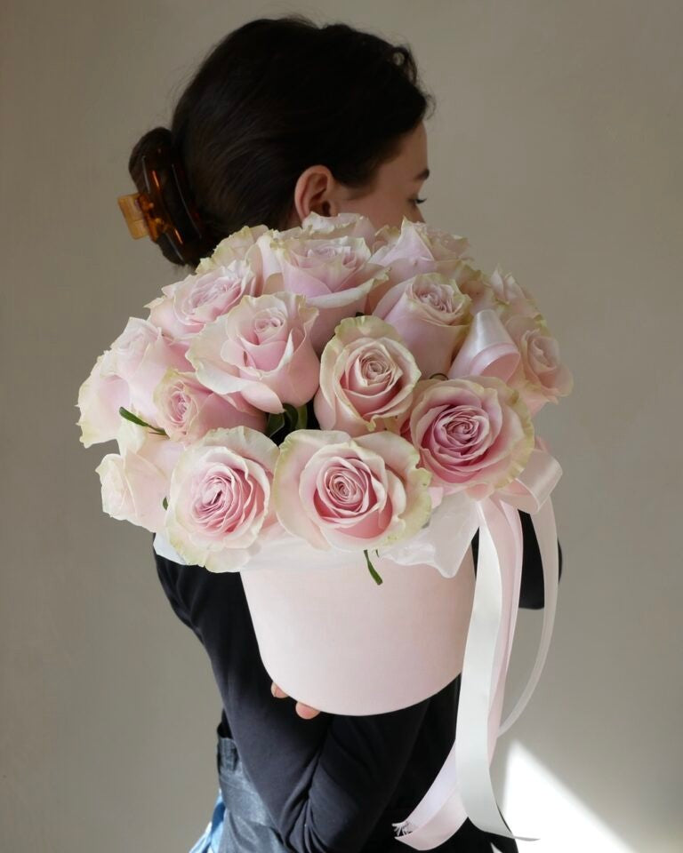 Lunara - Box Luxury Pink Champagne Roses - Bambi