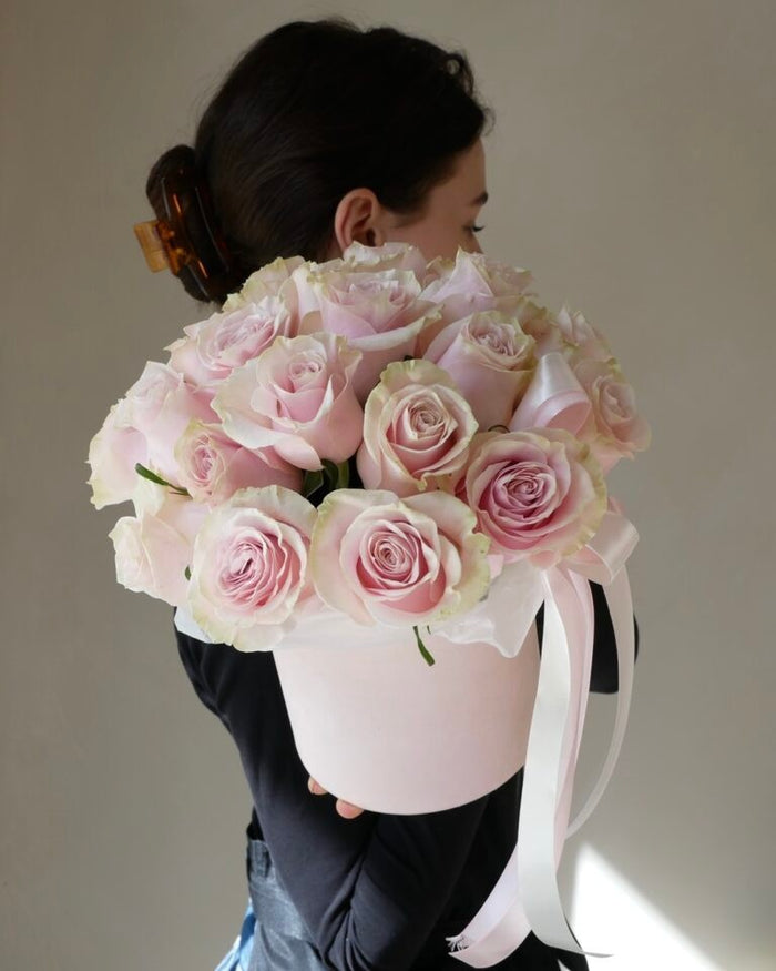 Pink Champagne Roses Hat Box Dubai 101–301 Stems by Bambi - Bambi