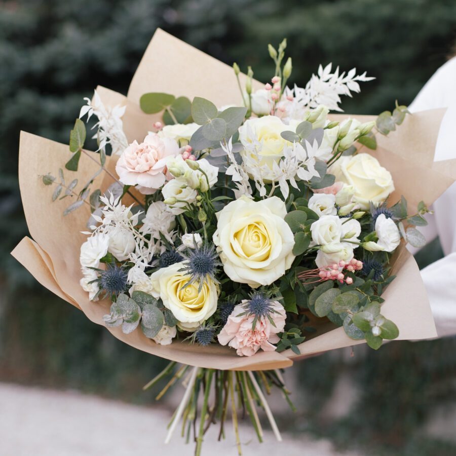 Frozen Bouquet – Roses & Carnations | Bambi