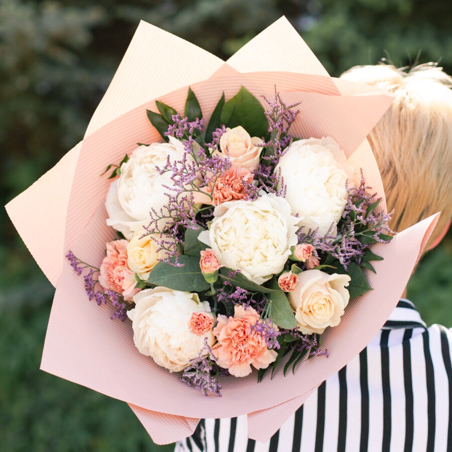 Creme Bouquet – Elegant Pastel Florals | Bambi