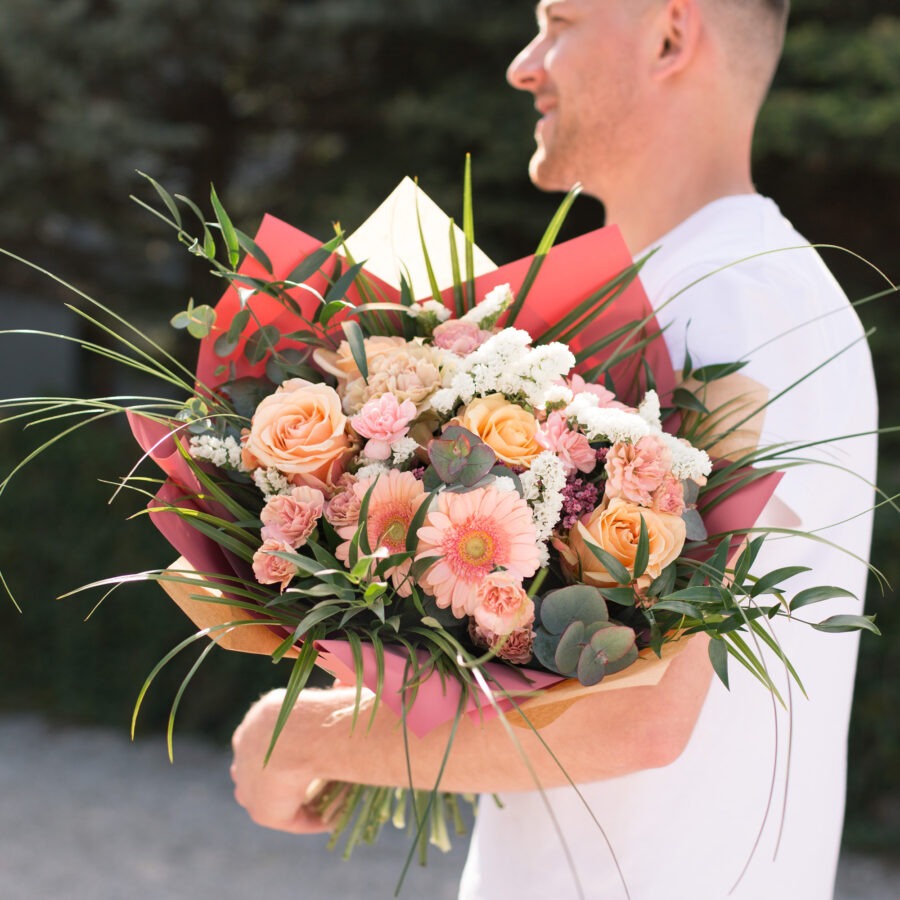 Roses and Gerberas Peche Bouquet – Peach and White Hand-Tied | Bambi