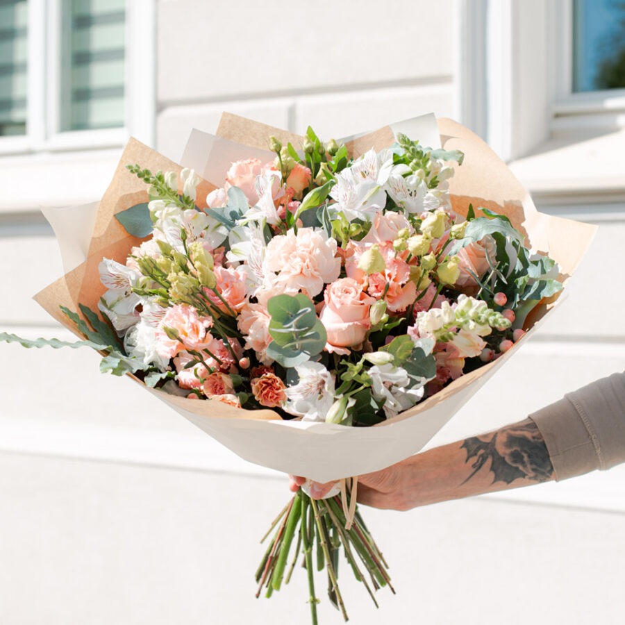 Cloud Bouquet – Roses & Alstroemeria | Bambi