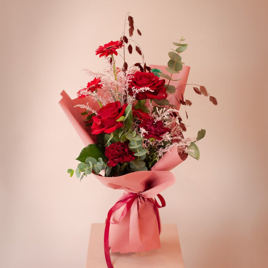 Red Roses Vrapp Bouquet – Elegant Hand-Tied Arrangement | Bambi