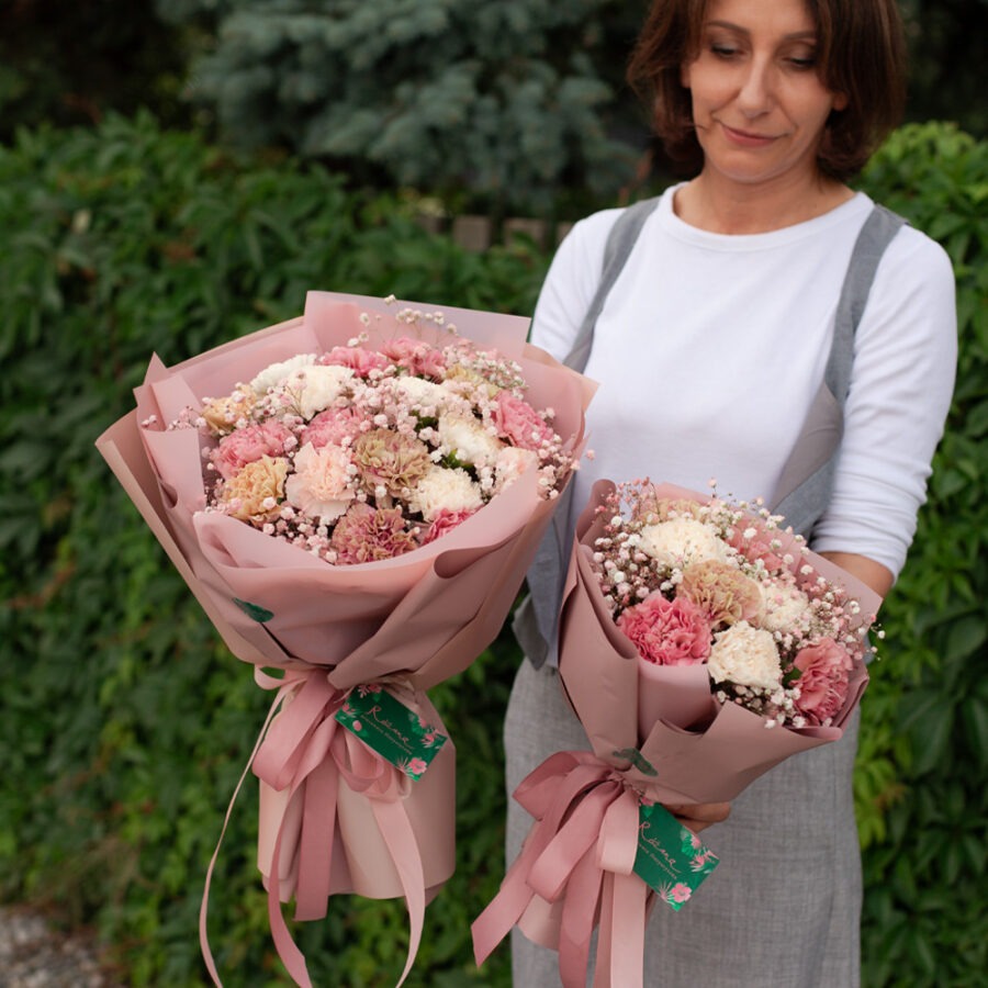 Carnations & Baby’s Breath Bouquet – Elegant Hand-Tied Bouquet | Bambi
