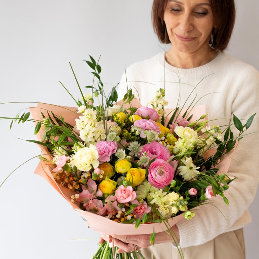 Ranunculus & Carnations Bouquet – Elegant Hand-Tied Bouquet | Bambi - Bambi