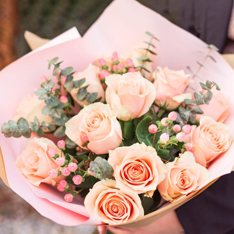 Pinky Love Roses Bouquet – Elegant Hand-Tied Arrangement | Bambi