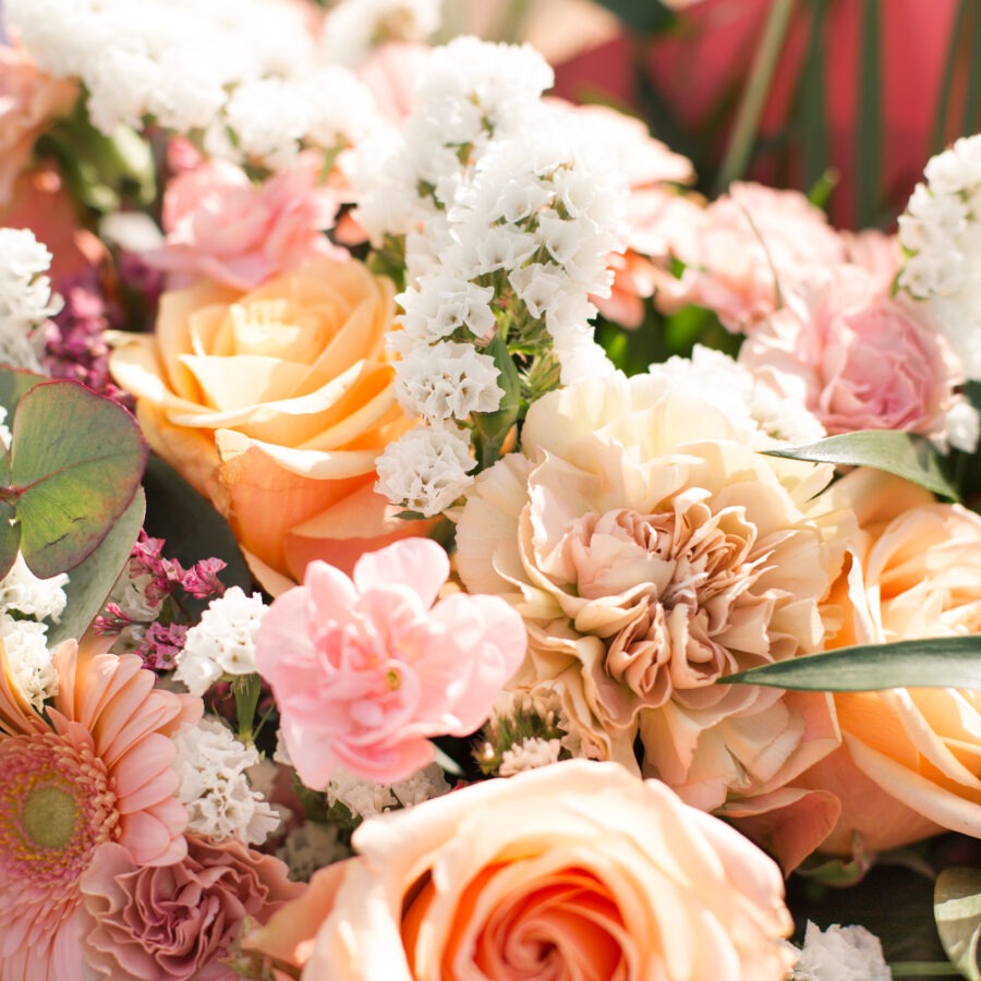 Roses and Gerberas Peche Bouquet – Peach and White Hand-Tied | Bambi