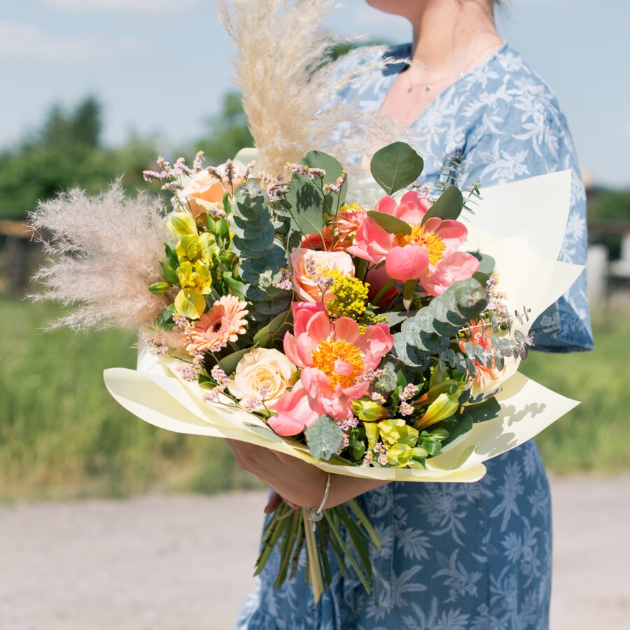 Coral Bouquet – Vibrant Summer Florals | Bambi