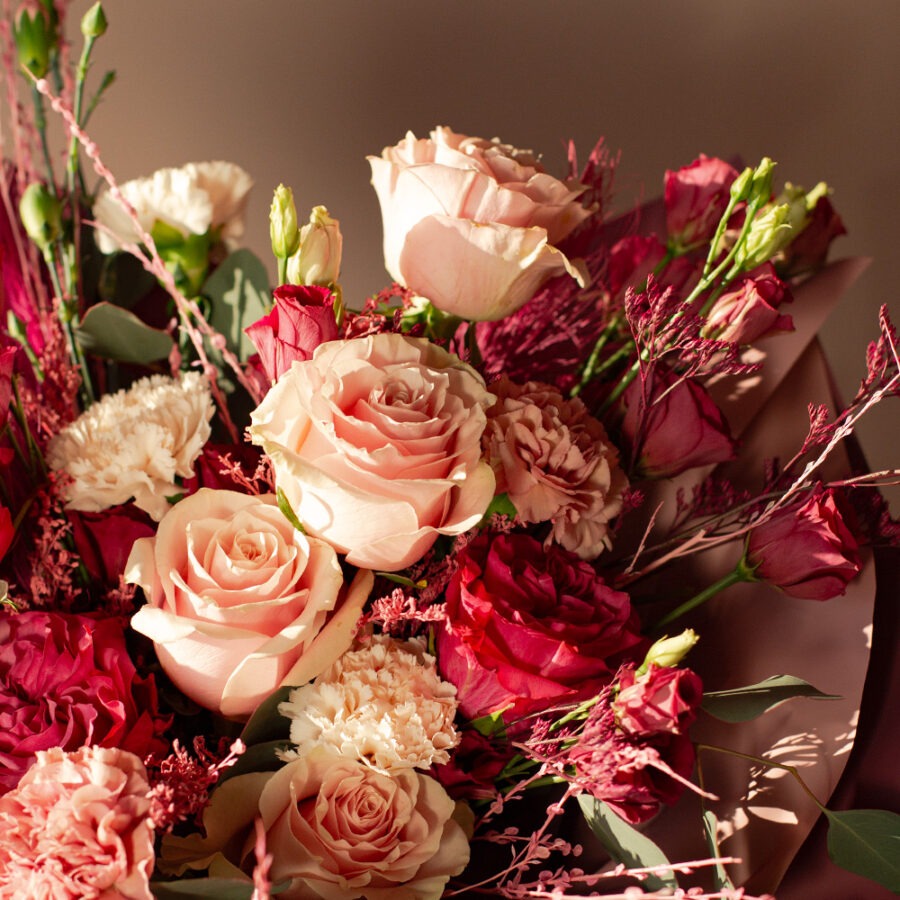 Roses & Lisianthus Bouquet – Elegant Hand-Tied Bouquet | Bambi