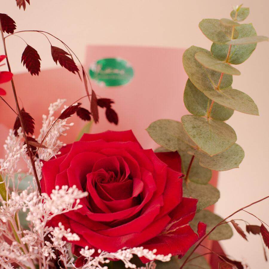 Red Roses Vrapp Bouquet – Elegant Hand-Tied Arrangement | Bambi